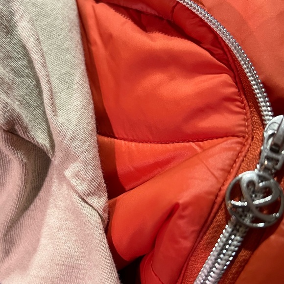 Daily Sports puffer vest size medium - Picture 6 of 8